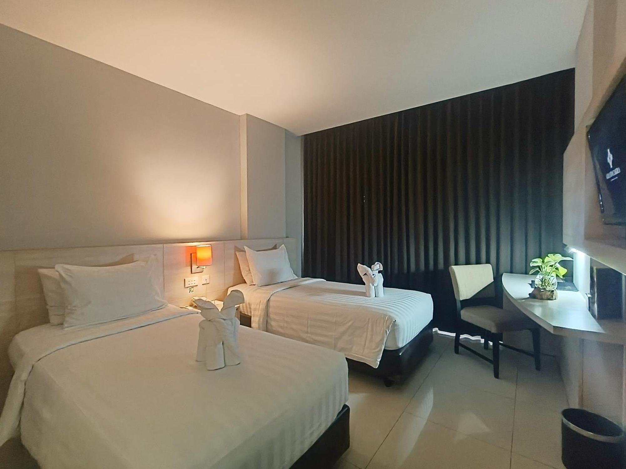 Grand Cakra Hotel 4*