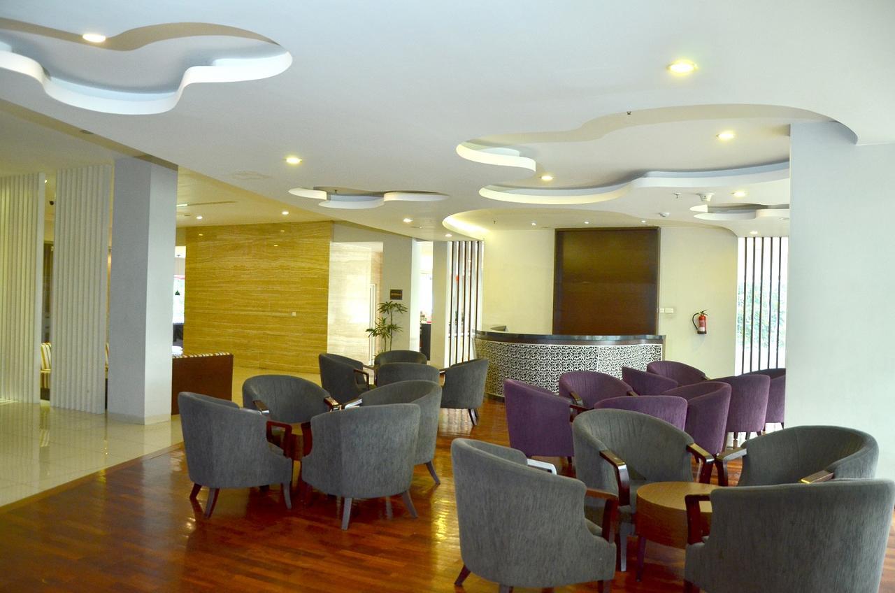 Grand Cakra Hotel